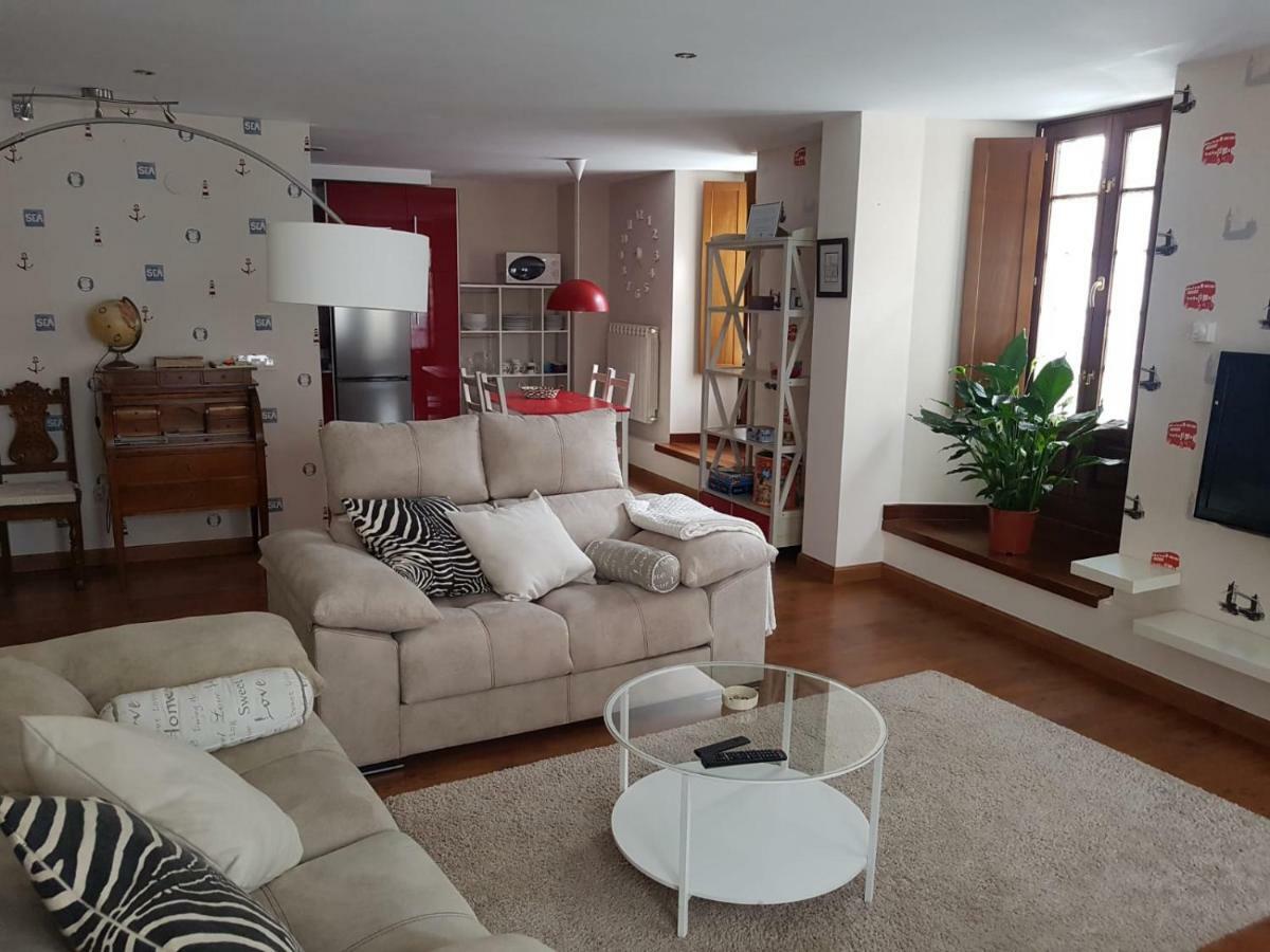 Apartamento Cine Colon Ribadeo Buitenkant foto